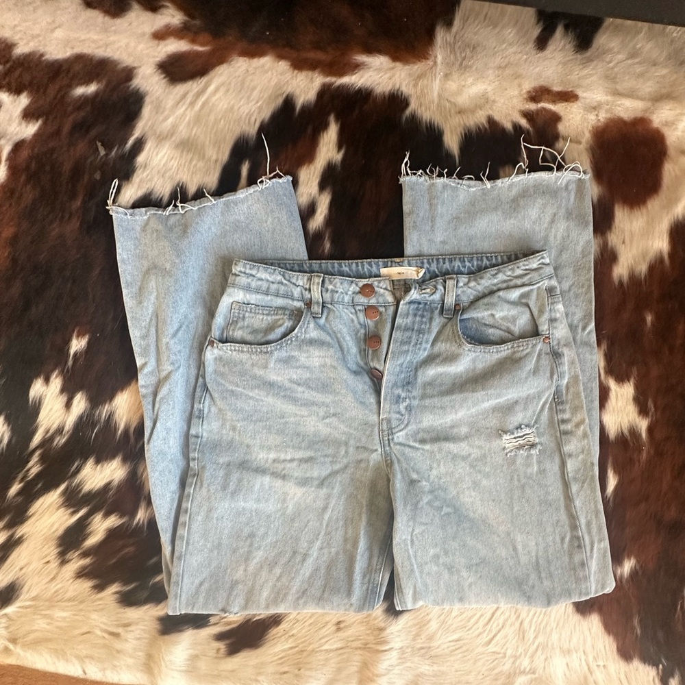 Trendy Light Blue Cropped Jeans